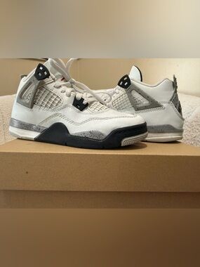 Kids Jordan 4 Retro Size 13.5 Sneakers